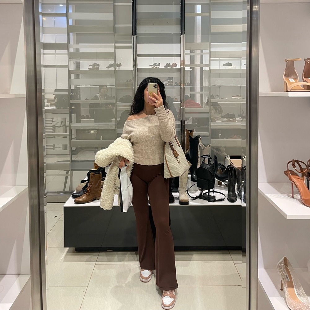 Rêve Boutique 🤍 - Picture 2 of 2
